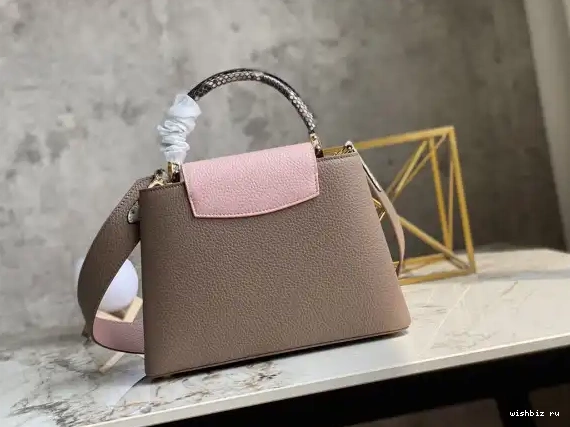 WIS VUITTON LOUIS CAPUCINES BB 0530